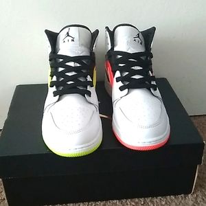 Jordan 1 Mid Composition Note Book Big Boy 6Y = 7 in Women